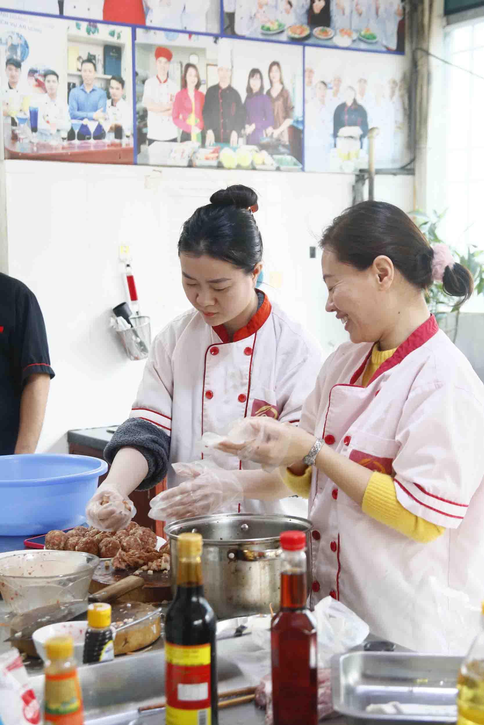 Khóa Học Làm Nhân Bánh Mì Và Các Loại Nước Sốt Việt Nam - Mở Quán Kinh Doanh