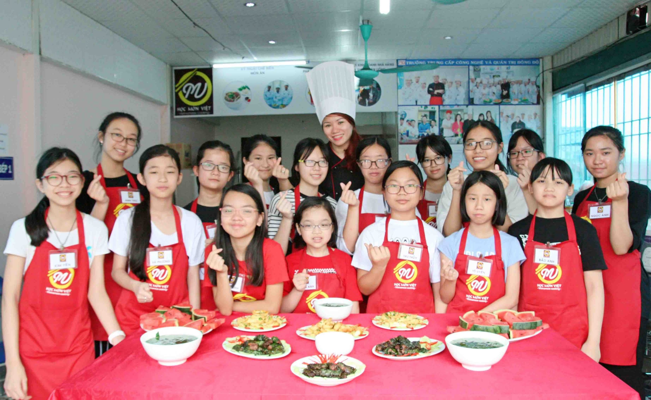 Lớp dạy nấu ăn cho trẻ em ở Hà Nội